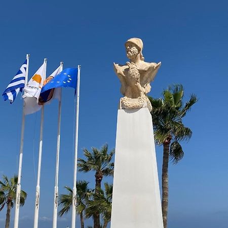 Larnaca Beach Apartment 44 Esterno foto