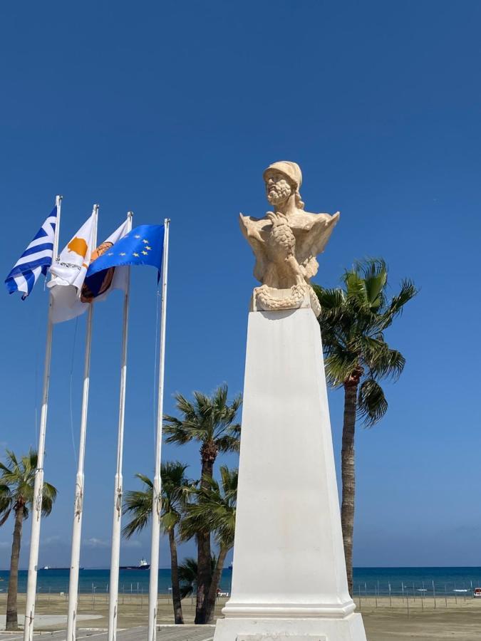 Larnaca Beach Apartment 44 Esterno foto
