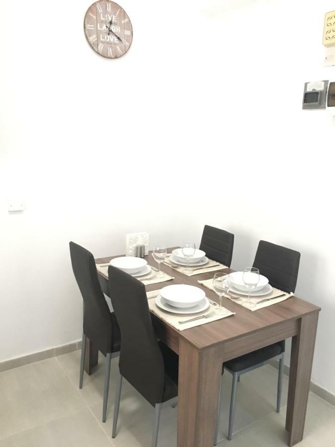 Larnaca Beach Apartment 44 Esterno foto