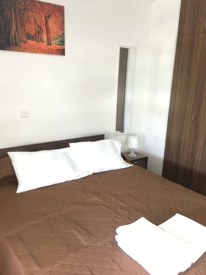 Larnaca Beach Apartment 44 Esterno foto