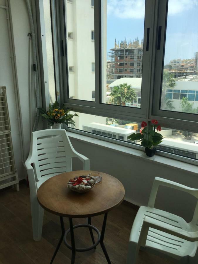 Larnaca Beach Apartment 44 Esterno foto