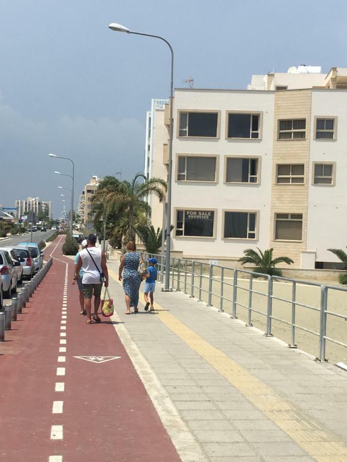 Larnaca Beach Apartment 44 Esterno foto