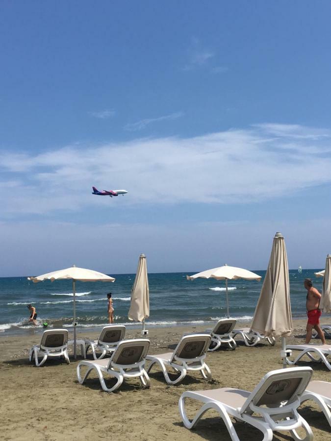 Larnaca Beach Apartment 44 Esterno foto