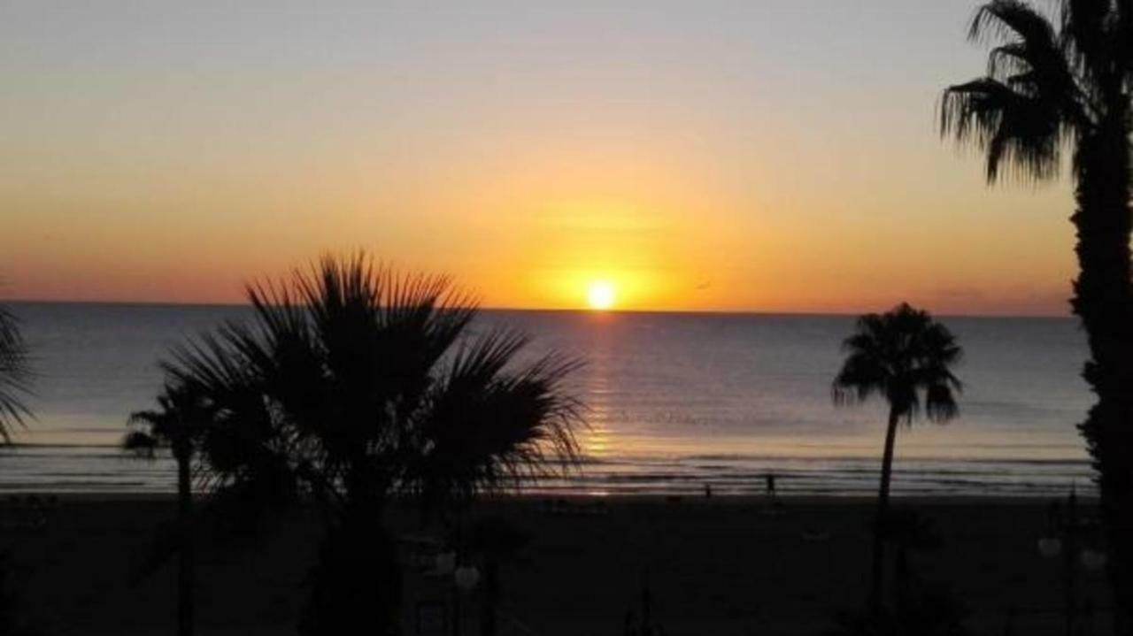 Larnaca Beach Apartment 44 Esterno foto
